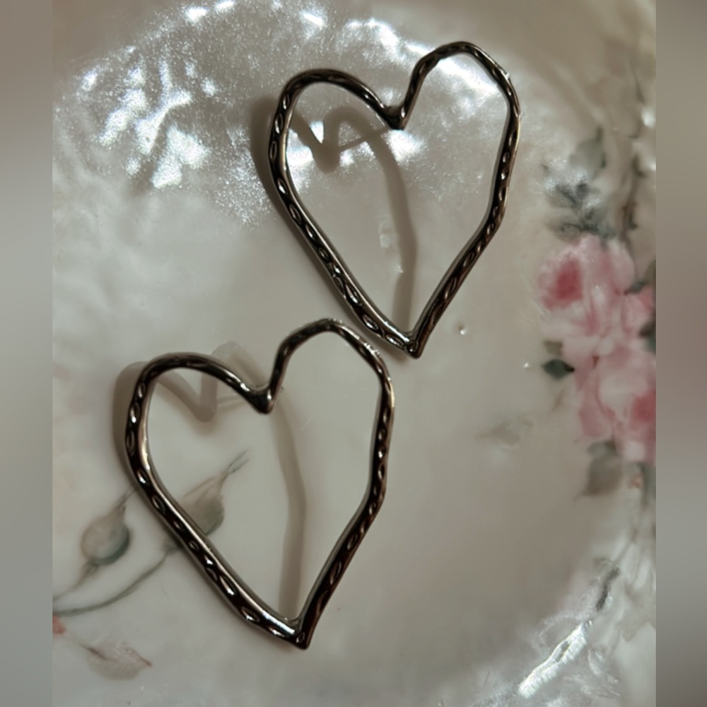 Silver heart earrings A117 - Picture 2 of 4